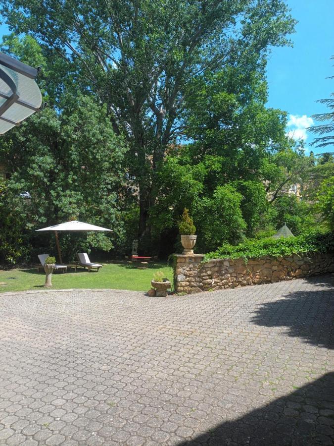 Le Vieux Moulin De Jouques Panzió Kültér fotó